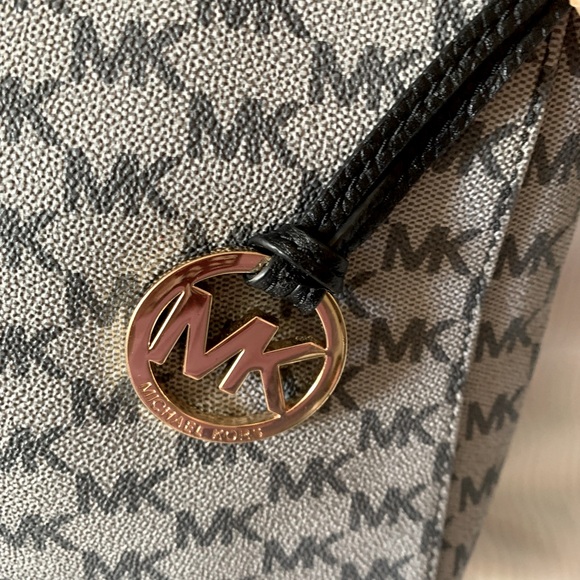 Michael Kors Crossbody Bag - Picture 3 of 7